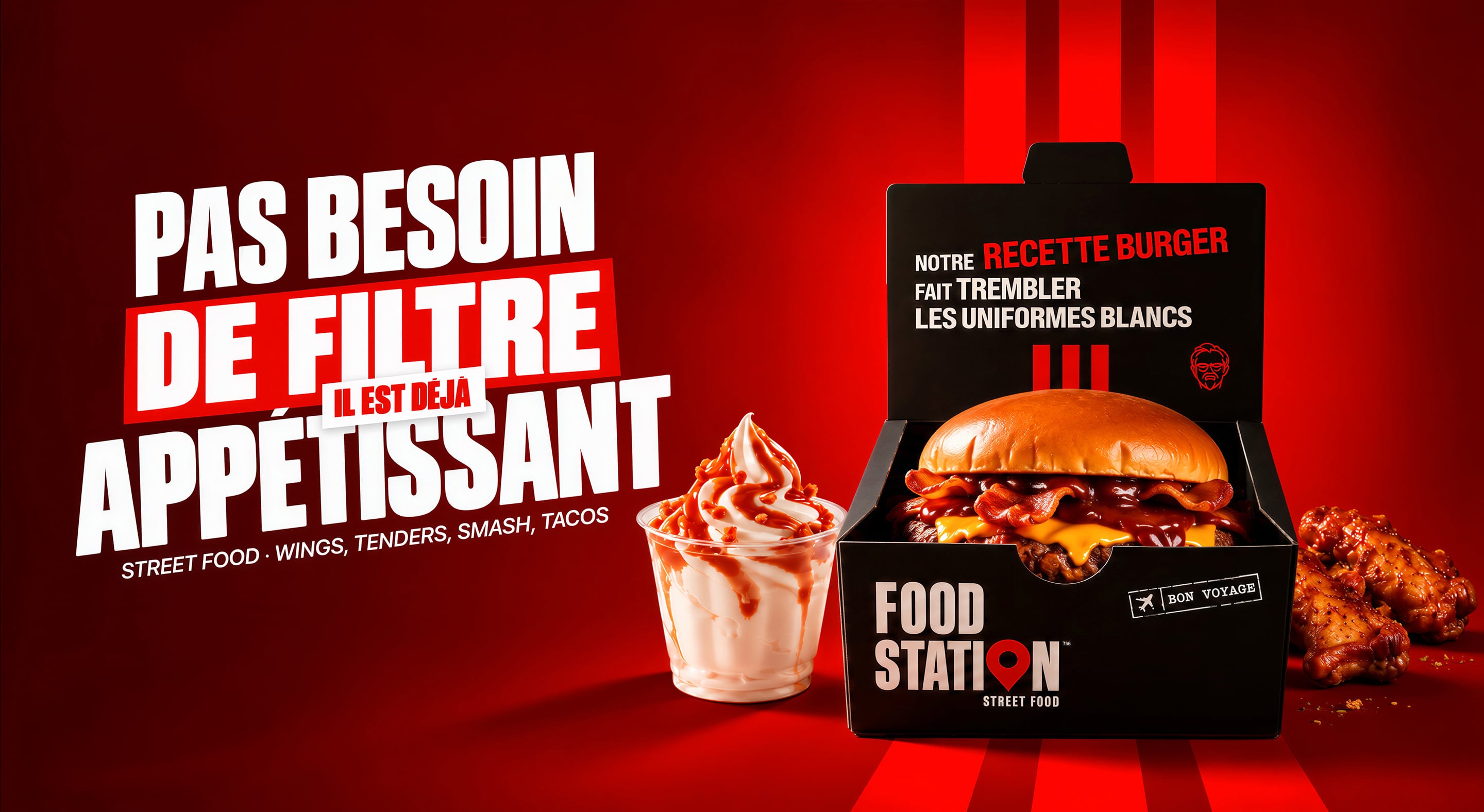 Pas besoin de filtre, il est déjà appétissant. Street food : wings, tenders, smash, tacos. Un burger Food Station dans sa boîte, un milkshake et des wings sur fond rouge.