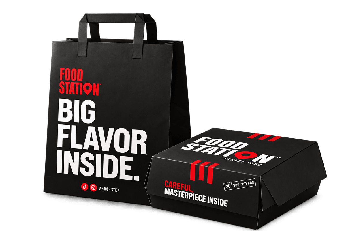 Un sac et une boîte Food Station : Big flavor inside.